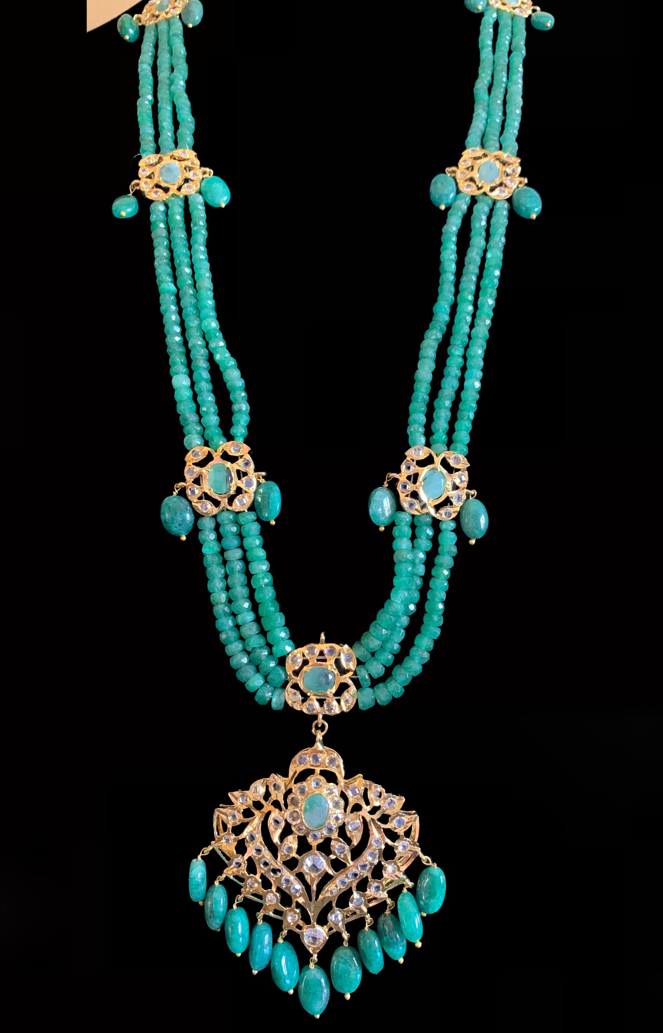 LN60  EKTA real  emerald Haar with earrings ( SHIPS IN 4 WEEKS )