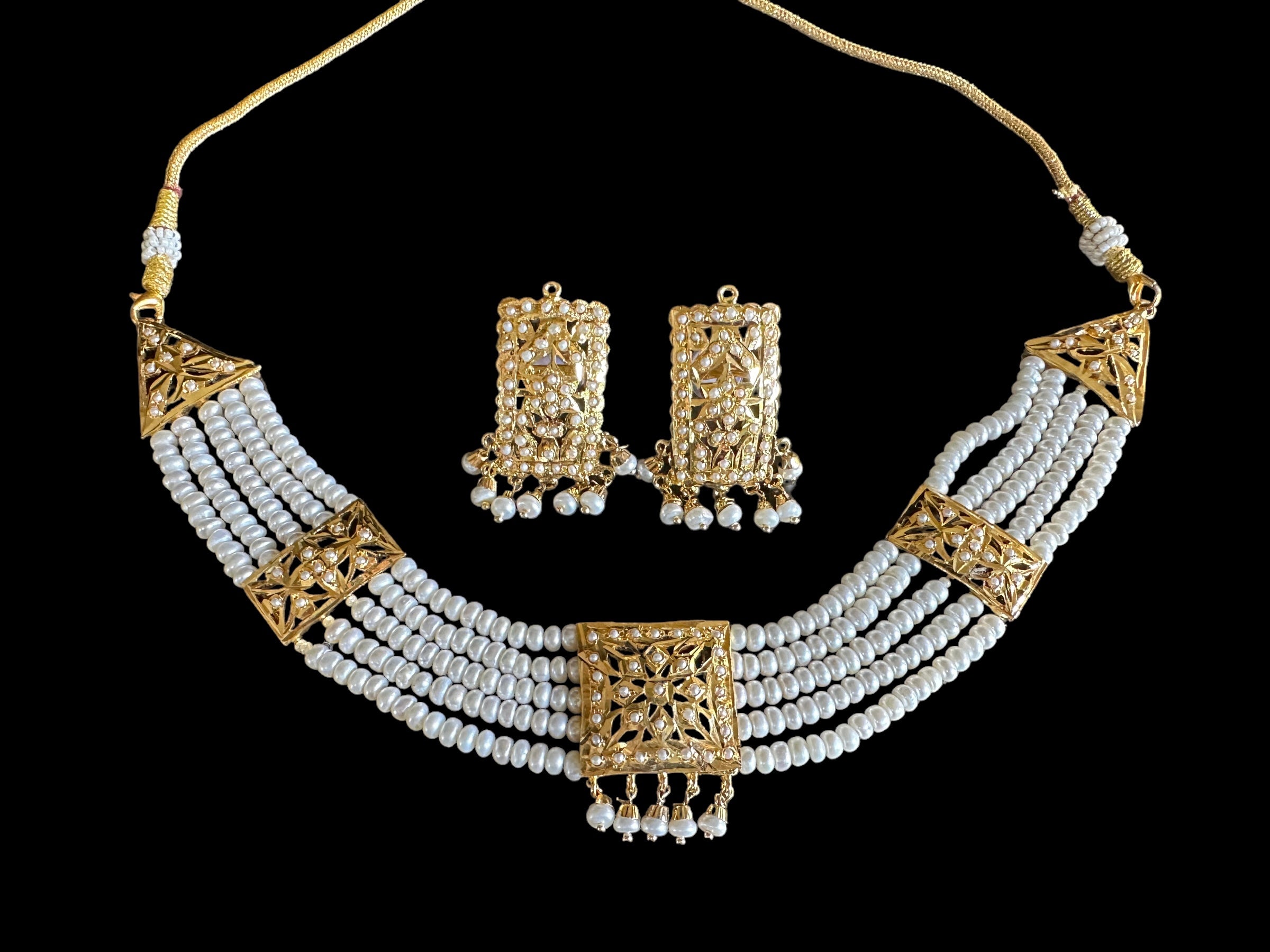 C237 Ariha choker set in fresh water pearls( SHIPS IN 4 WEEKS   )