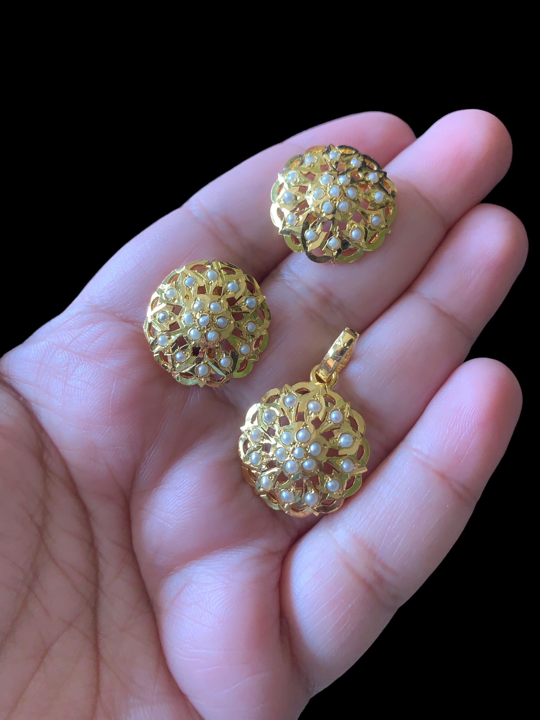 Gold plated silver pendant in fresh water pearls ( SHIPS IN 4 WEEKS  )