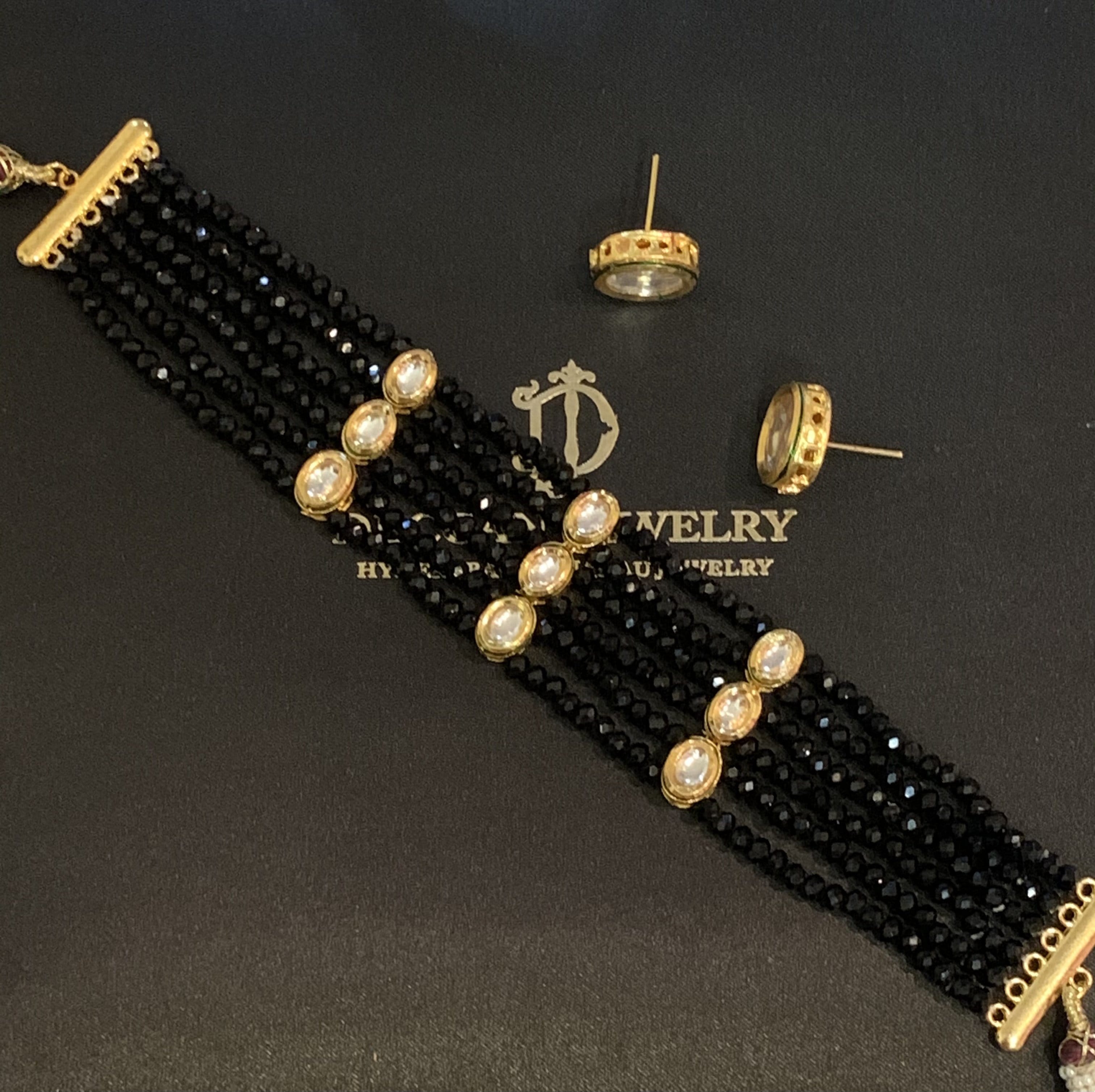 C202 Shadma choker set ( SHIPS IN 4 WEEKS )