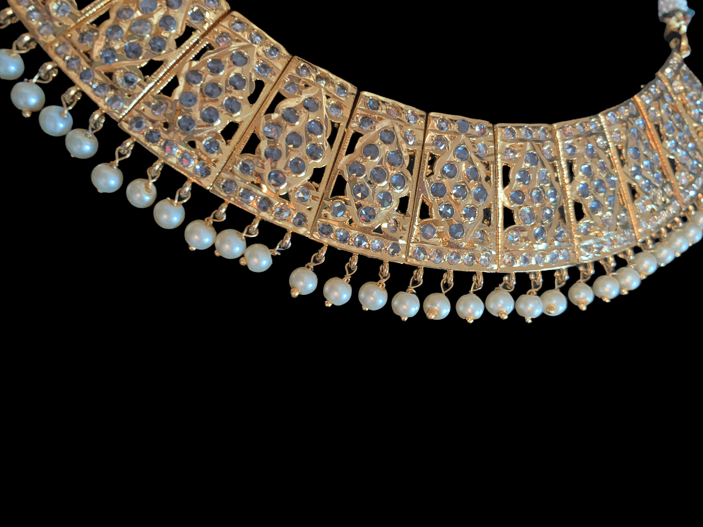 NS57 Zoya necklace set in shell pearls  (READY TO SHIP)