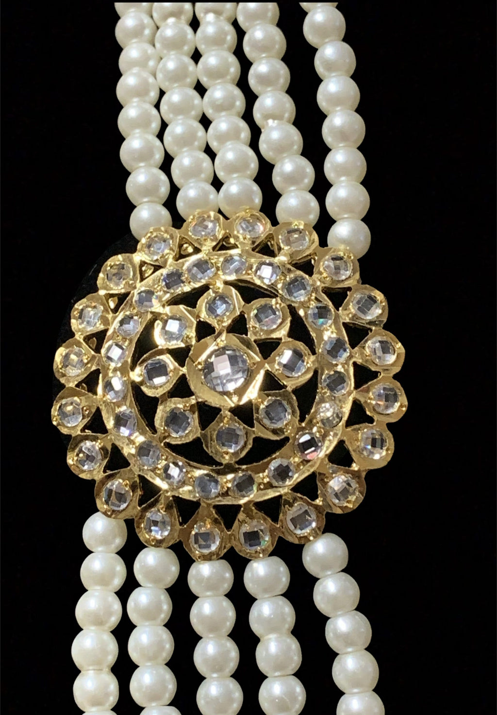 NS229 Brooch necklace in shell pearls  ( READY TO SHIP )