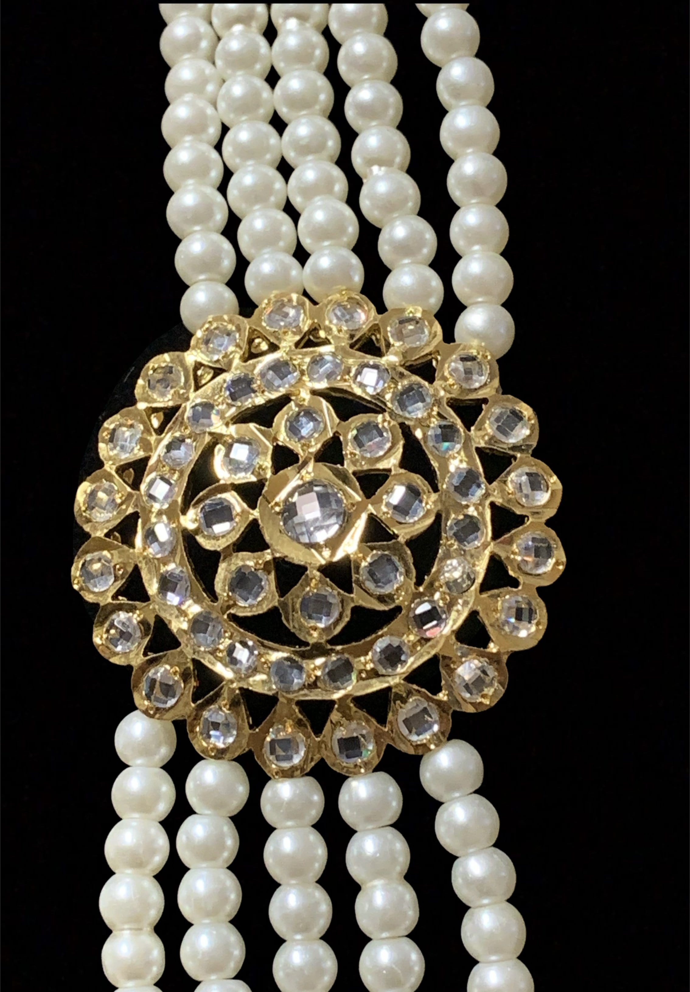 NS229 Brooch necklace in shell pearls  ( READY TO SHIP )
