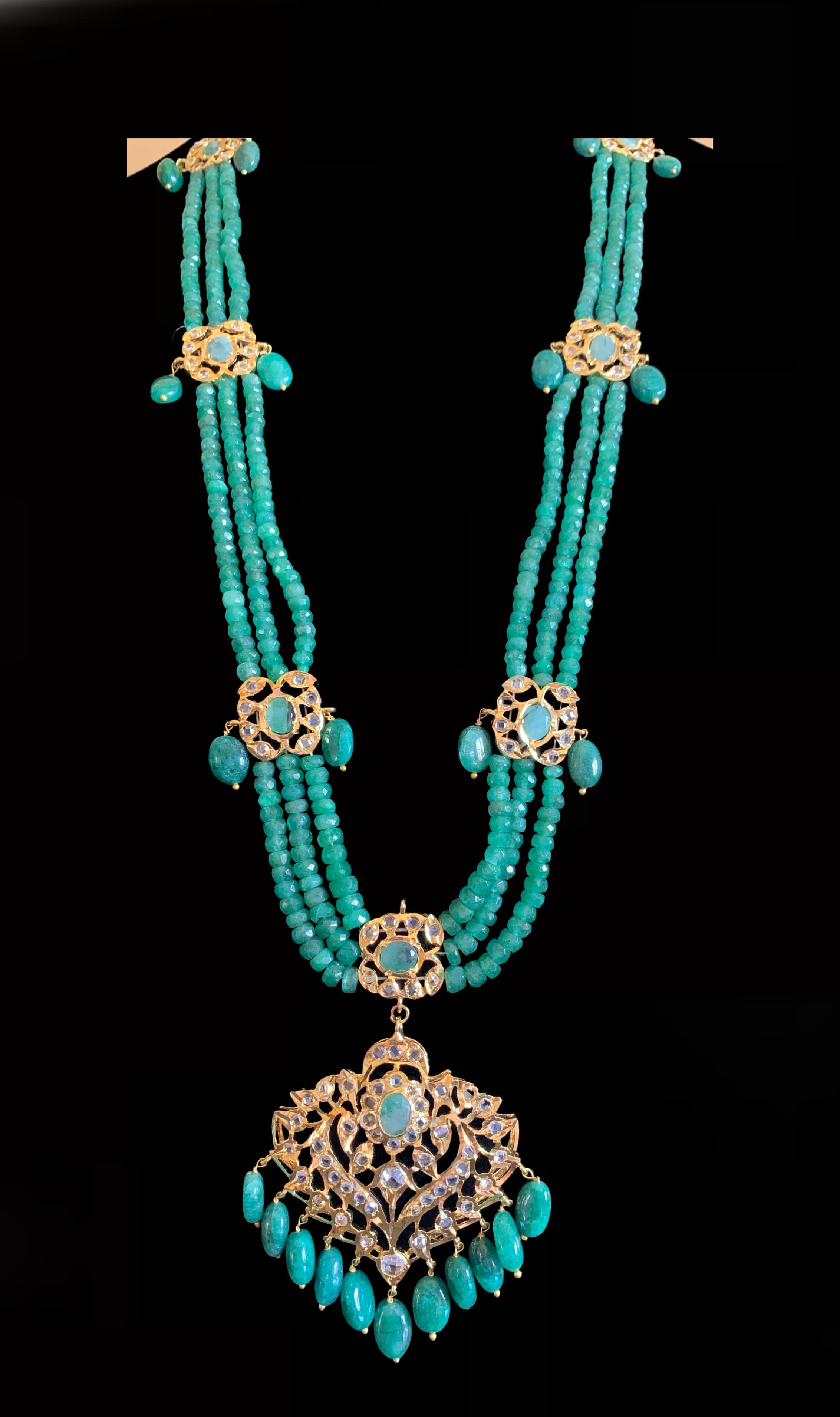 LN60  EKTA real  emerald Haar with earrings ( SHIPS IN 4 WEEKS )