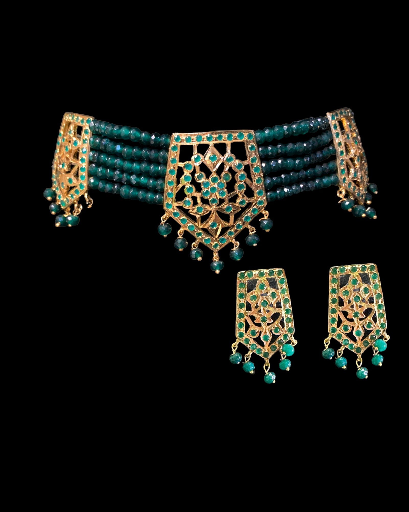 C268 Indu choker in green beads ( SHIPS IN 2  WEEK )