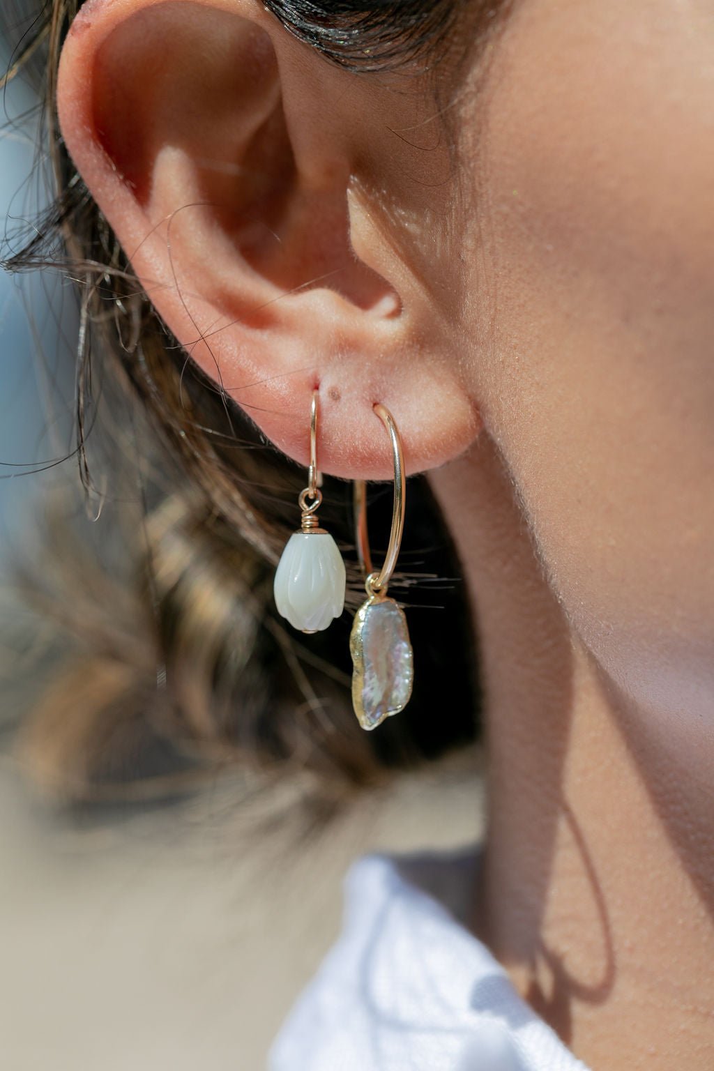 Mini Biwa Pearl Hoop Earrings - Gold Kaimana
