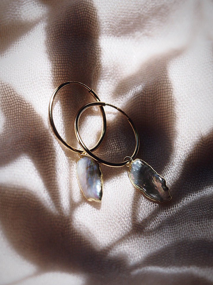 Mini Biwa Pearl Hoop Earrings - Gold Kaimana