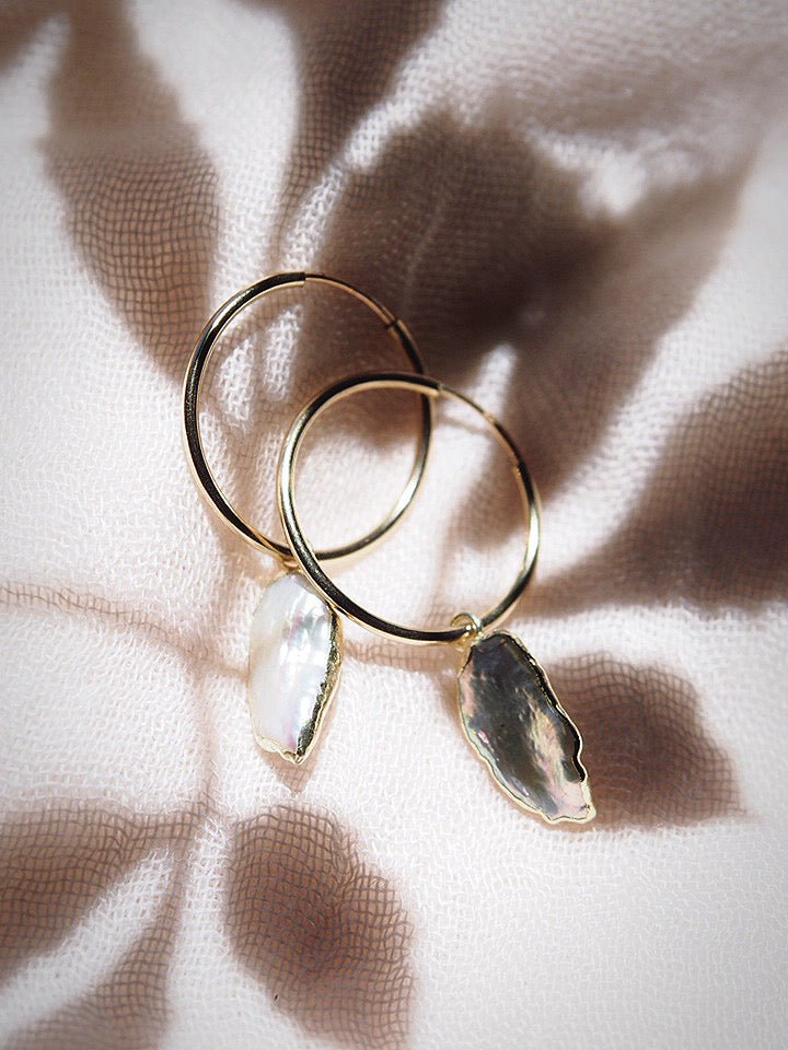 Mini Biwa Pearl Hoop Earrings - Gold Kaimana