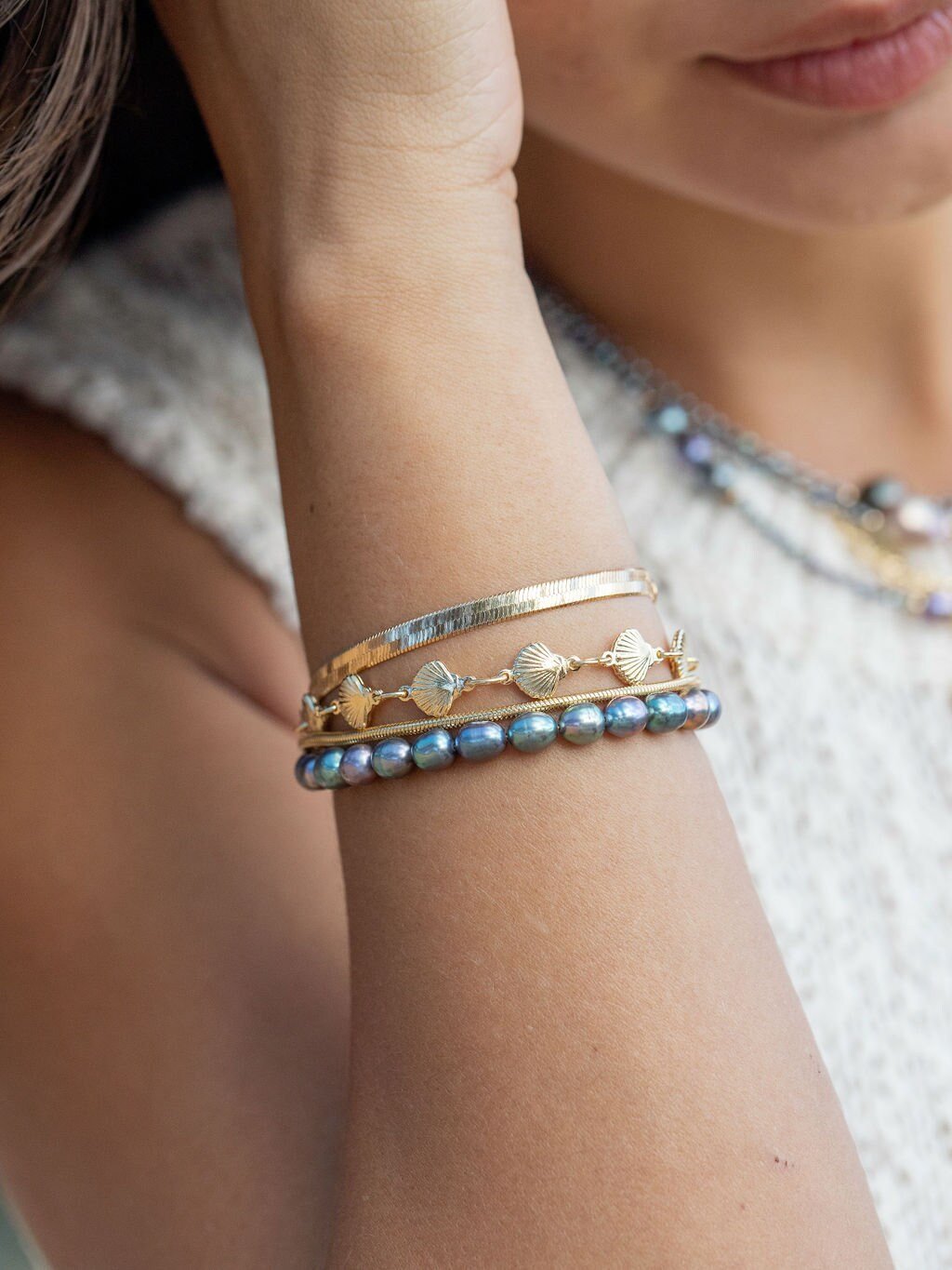 Peacock Pearl Bracelet with Adjustable Gold Chain - Keilani