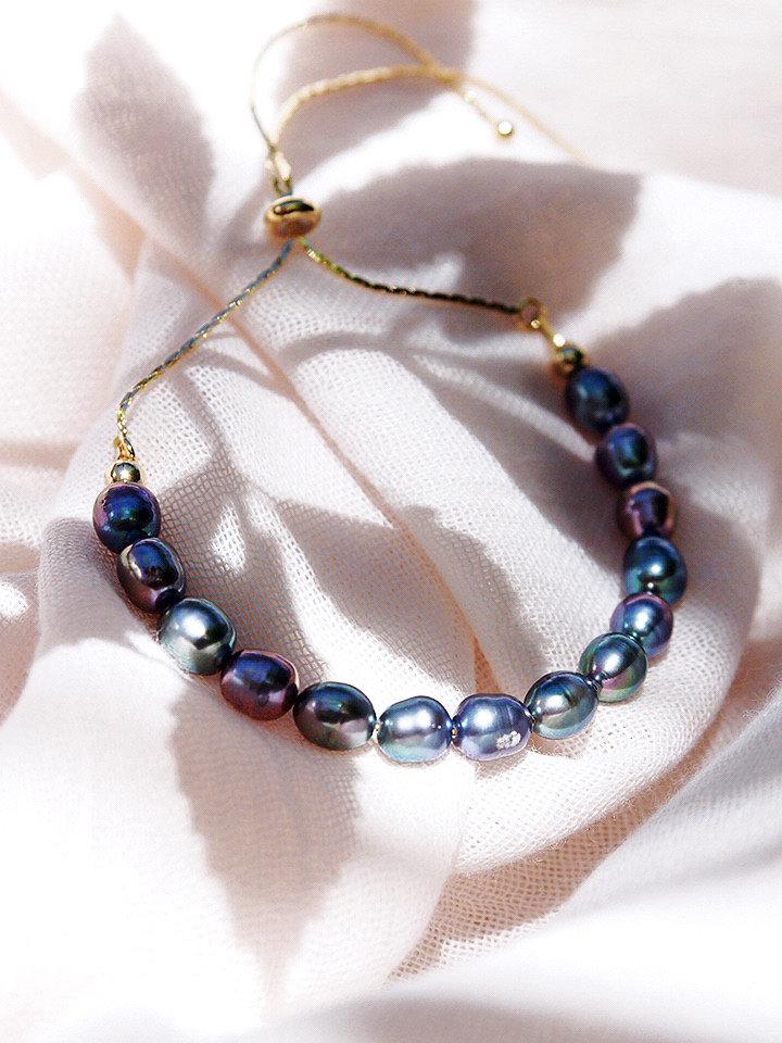 Peacock Pearl Bracelet with Adjustable Gold Chain - Keilani