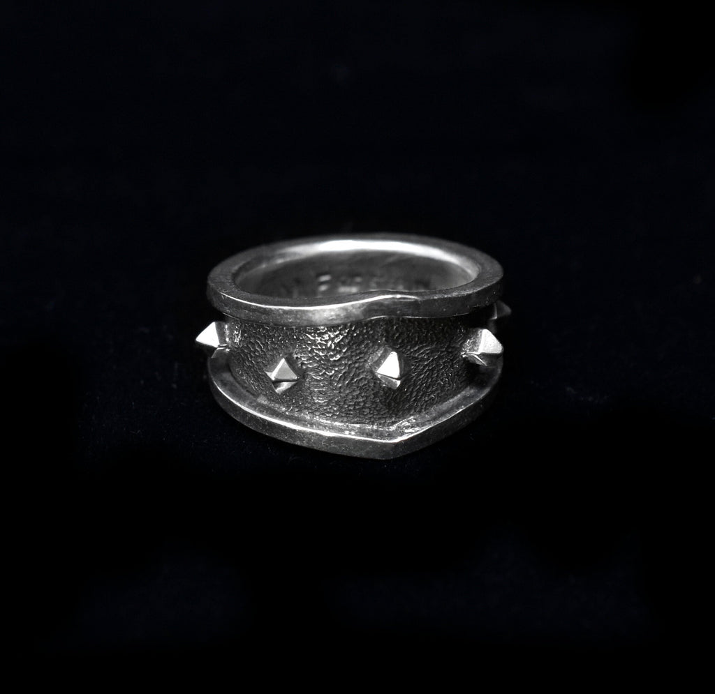 Pitfall Ring
