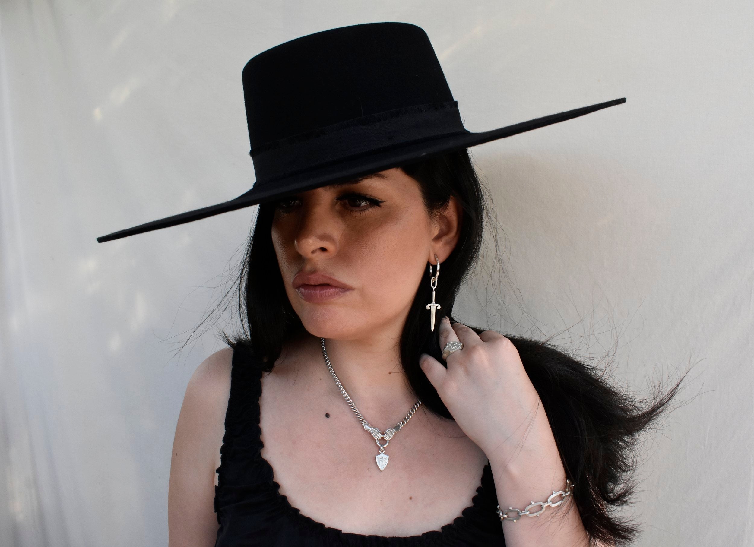 Parrying Dagger Hoop Charm