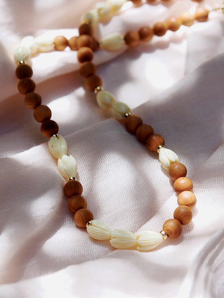 Sandalwood Pikake Flower Bead Necklace - Hakumele