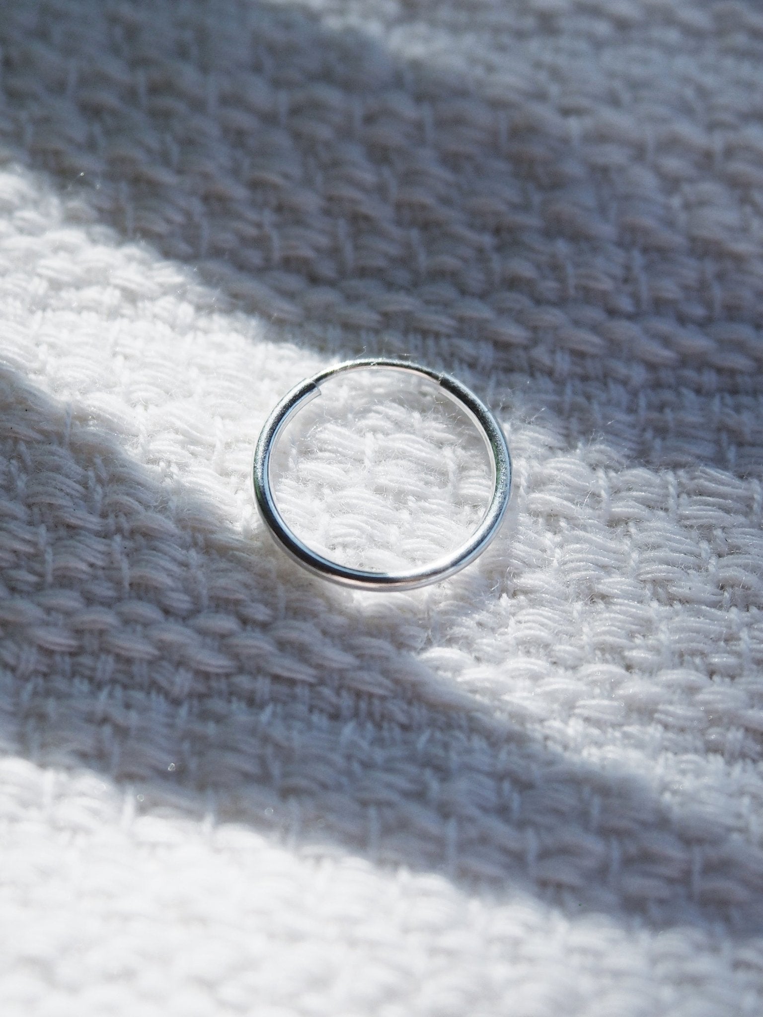 Single Unisex Men's Silver Hoop Earring - Kaholo